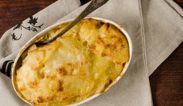 Запеканка от картофи с шунка и пармезан