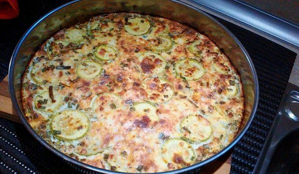 Запеканка от тиквички с пресен лук