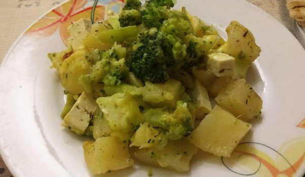 Запеканка с броколи и картофи