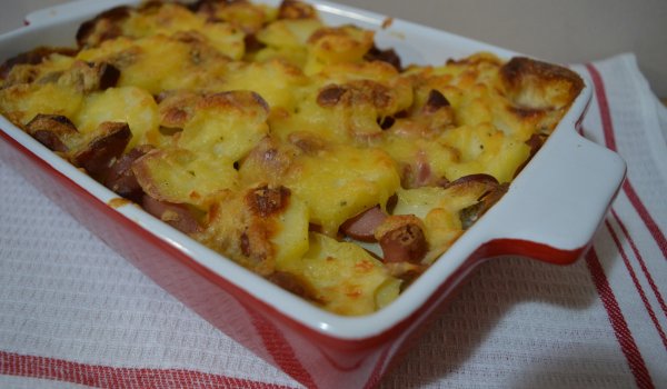 Запеканка с картофи и колбас