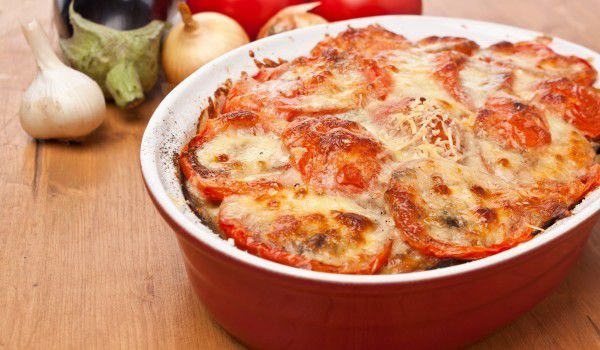Запеканка с картофи, шунка и домати