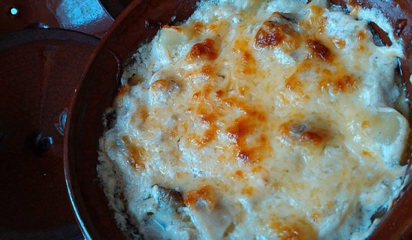 Запеканка с пиле и картофи в гювече