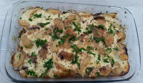 Запеканка с пресни картофи с бяло вино