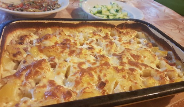 Запеканка с пушени гърди и сметана