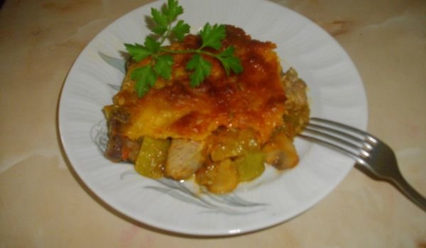 Запеканка с тиквички и свинско месо