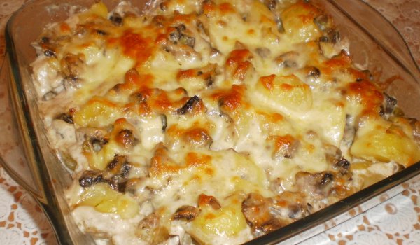 Запеканка с варени картофи и гъби