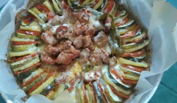 Запеканка със зеленчуци и свинско