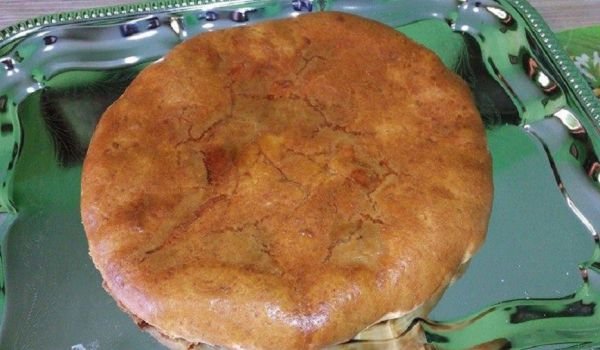 Затворена пица с шунка и маслини