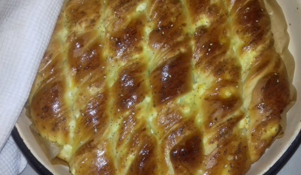 Завъртяна питка със сирене