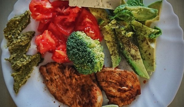 Здравословен обяд с пилешко филе