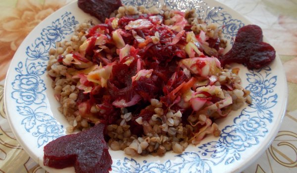 Здравословна салата с елда