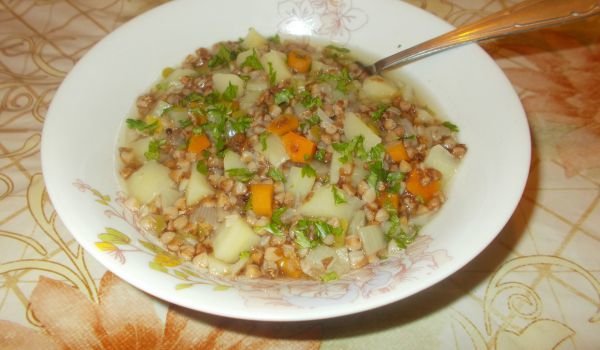 Здравословна супа от картофи и елда