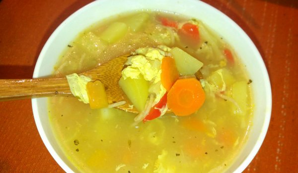 Здравословна супичка с бяла ряпа и пълнозърнесто фиде