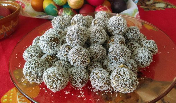 Здравословни бонбони с фурми и орехи