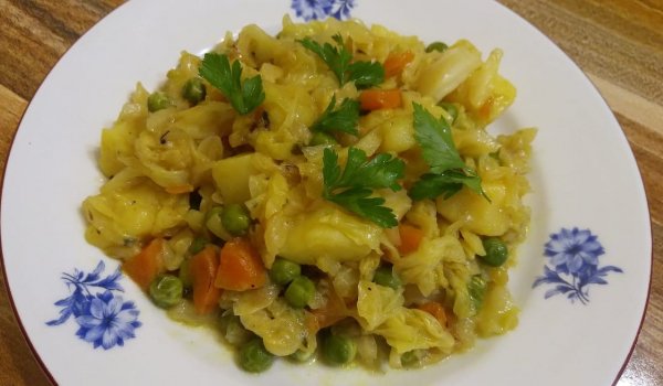 Зеле с картофи и подправки