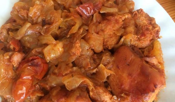 Зеле със задушено пилешко на фурна