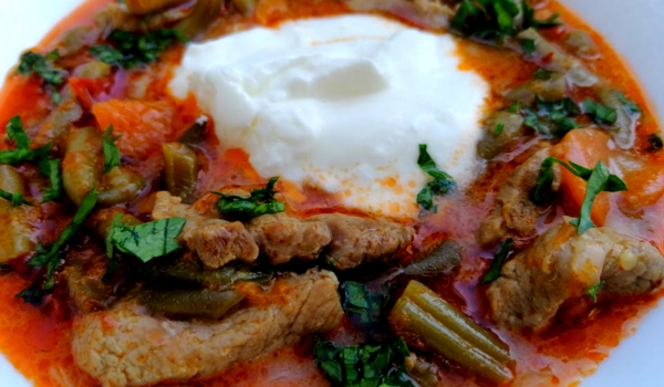 Зелен боб яхния с месце