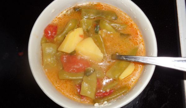 Зелен фасул с картофи и краставица