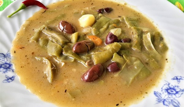 Зелен фасул с маслини яхния