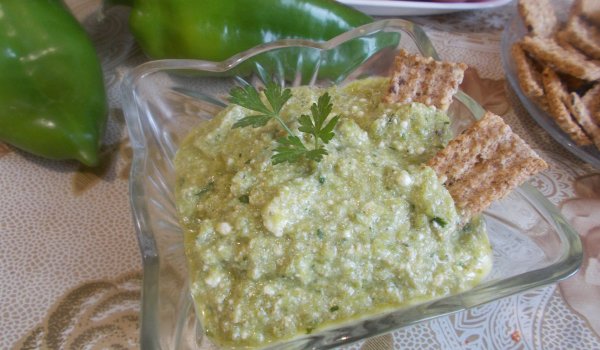 Зелена разядка с печени чушки и извара
