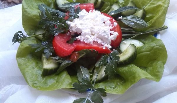 Зелена салатка със сирене