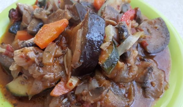 Зеленчукова яхния с гъби