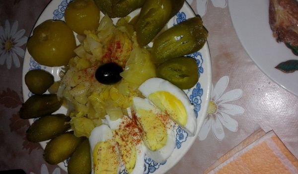 Зеленчукова салата с яйце