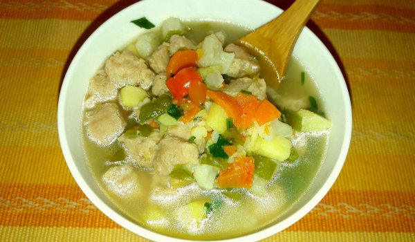 Зеленчукова супа с карфиол и соеви хапки