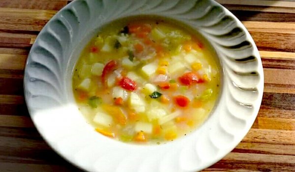 Зеленчукова супа с картофи и моркови