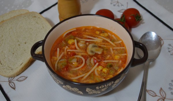 Зеленчукова супа с пилешки бульон