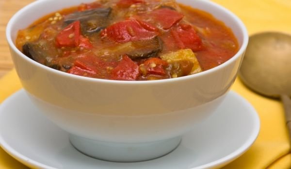 Зеленчукова супа със сирене и картофи