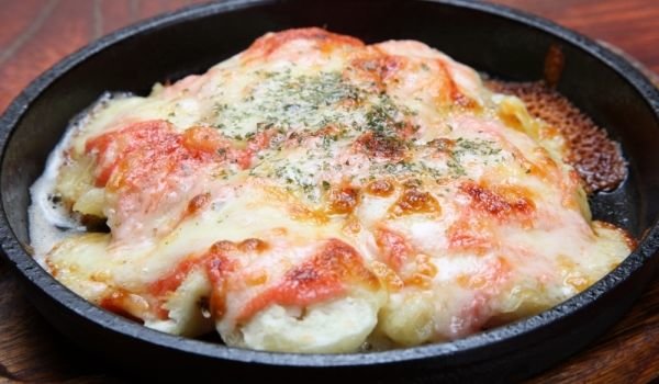 Зеленчукова запеканка с пушени гърди и заливка