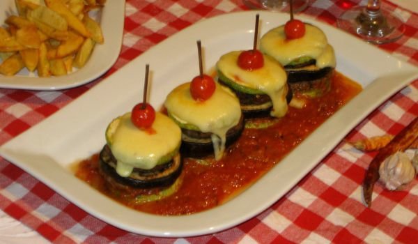 Зеленчукови кули с телешки кюфтета