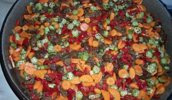 Зеленчуково ястие с челядинки на фурна