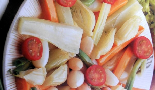 Зеленчуци с три вида сос