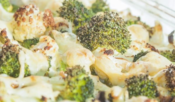 Зеленчуци със синьо сирене и сметана