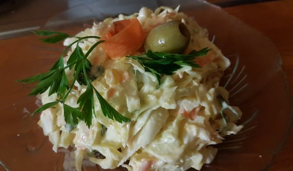 Зелева салата с яйца и кисело мляко