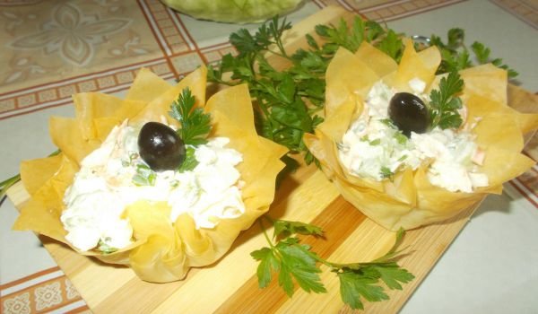 Зелева салата в хрупкави кошнички