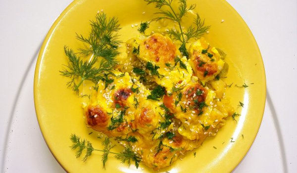 Златна запеканка с карфиол и пълнозърнести макарони