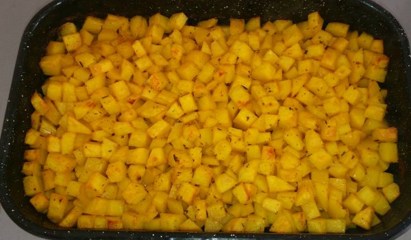 Златни картофи с куркума и естрагон на фурна